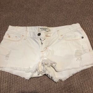 White Abercrombie & Fitch shorts size 2